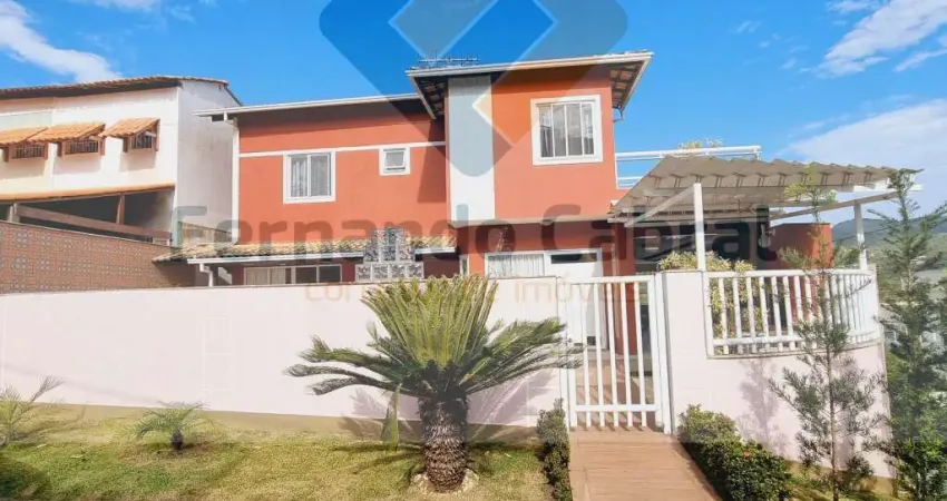 Casa à venda em Pendotiba, dentro de condomínio com três dormitórios.