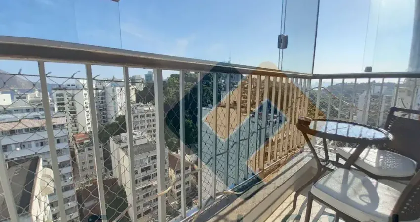 Apartamento à venda no Ingá, com vista parcial do mar.