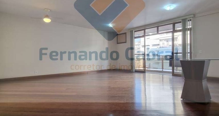 Imperdível: Apartamento à venda em Icaraí, Niterói-RJ! 4 quartos, 3 suítes, 180m² e 2 vagas de garagem!