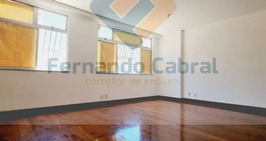 Apartamento à venda em Icaraí, vazio com quatros dormitórios.
