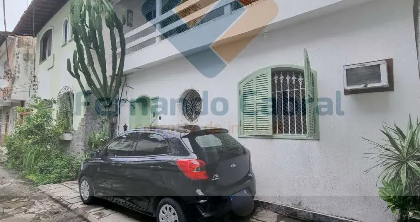 Magnífica Casa à Venda em Santa Rosa, Niterói-RJ: 4 Quartos, 1 Sala, 2 Banheiros, 1 Vaga de Garagem, 180m² de Área