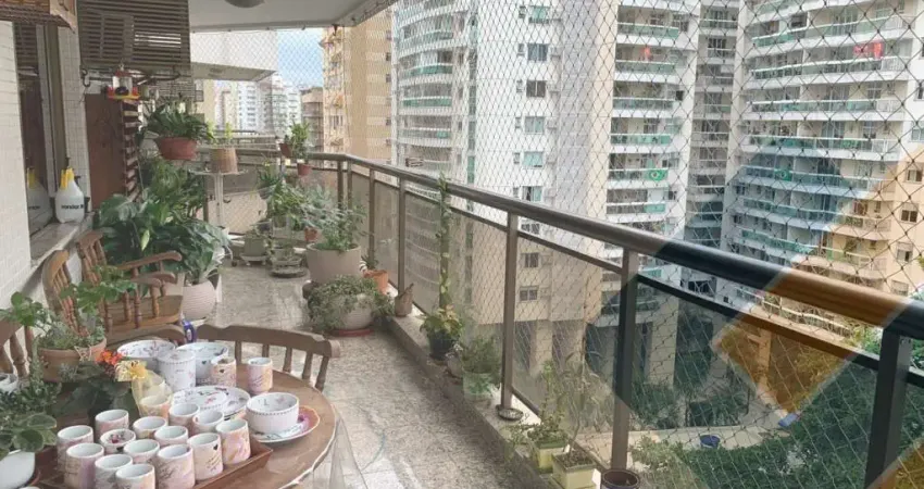 Apartamento à venda em Icaraí, andar alto e sol da manhã.