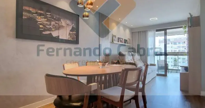 Apartamento à venda em Santa Rosa, dois dormitórios com varanda.