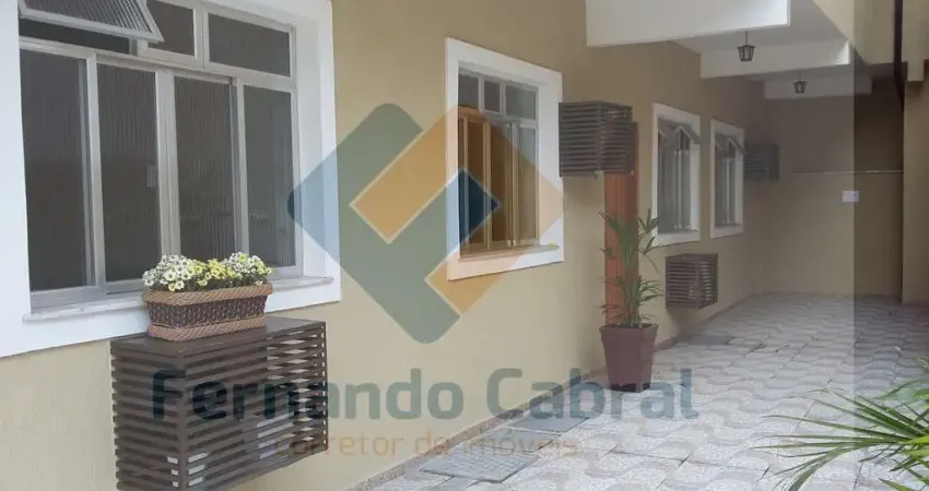Casa em condomínio para locação em niterói-rj, bairro santa rosa! 2 quartos, 1 sala, 1 banheiro, 55m² de área. venha conferir!