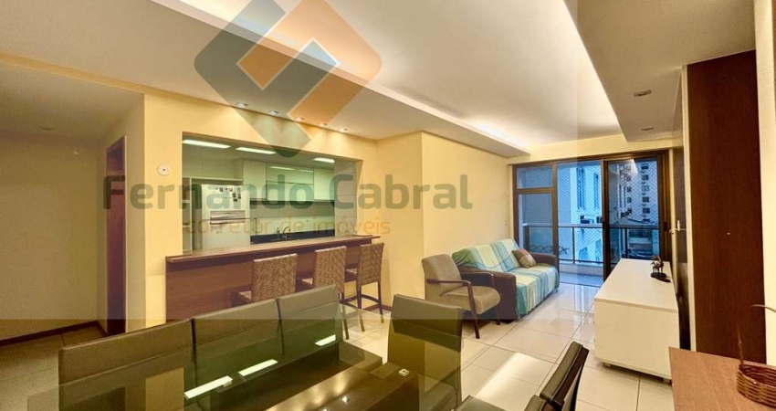 Apartamento à venda em Icaraí, três dormitórios com duas vagas.