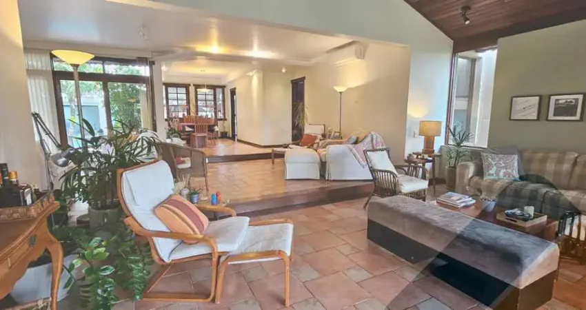 Casa em Condomínio de Luxo com 5 Quartos e 4 Suítes à Venda em Badu, Niterói-RJ - Imperdível!