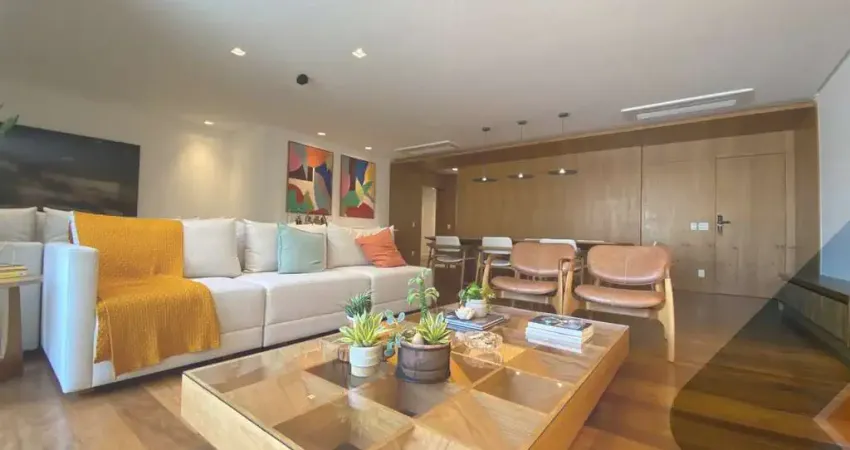 Imóvel de Luxo em Icaraí: Apartamento à Venda com 4 Quartos, 3 Suítes e 230m² de Área Privativa