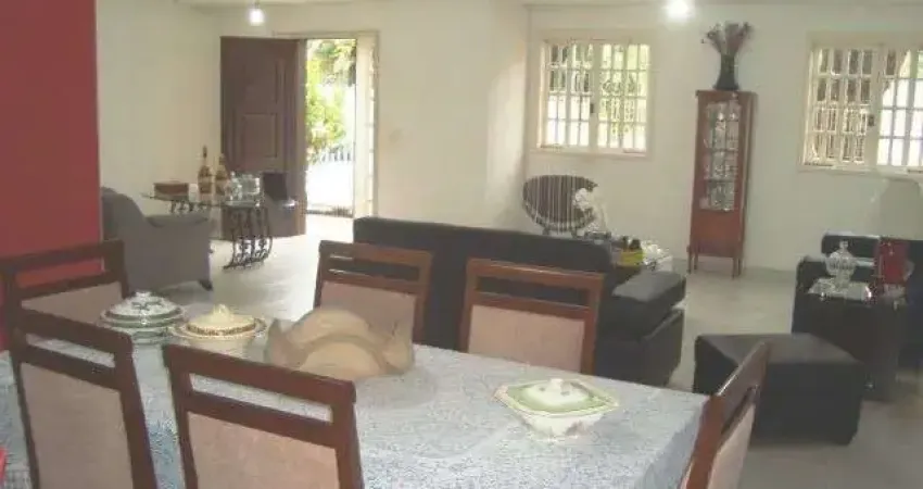 Imperdível oportunidade: Casa à venda em Niterói-RJ, bairro Fonseca, 3 quartos, 2 suítes, 4 banheiros, 4 vagas de garagem, 333m².