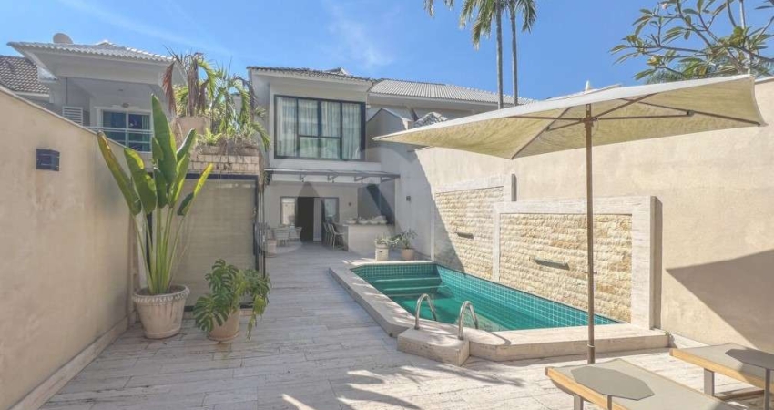 Casa em Condomínio de Luxo na Barra da Tijuca, Rio de Janeiro-RJ: 3 Quartos, 3 Suítes, 300m² de Área
