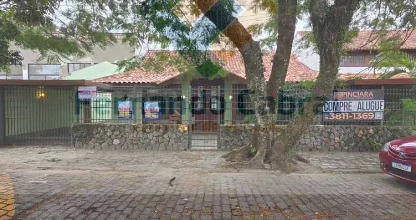 Casa à venda em itacoatiara, niterói-rj: 5 quartos, 4 suítes, 2 salas, 4 banheiros, 3 vagas - 250m².