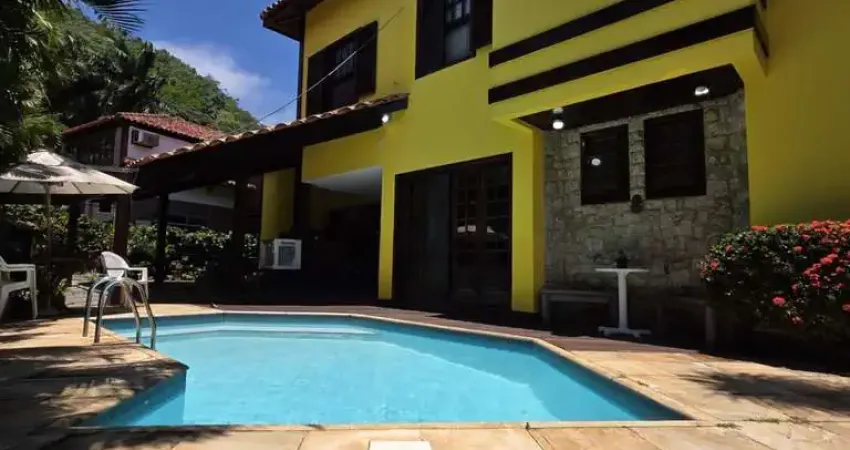 Casa de luxo em condomínio em itacoatiara, niterói-rj: 5 quartos, 3 suítes, 3 salas, 6 banheiros, 2 vagas, 376m².