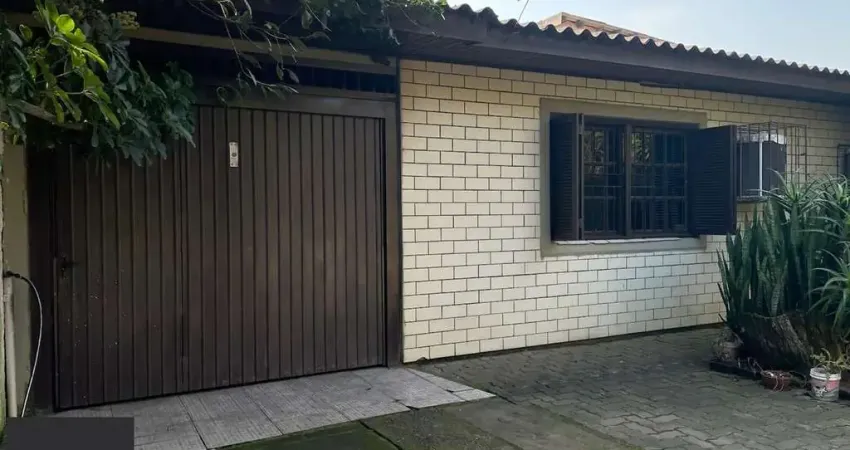 Casa com 3 dormitórios e edicula para venda e locação no bairro Belém Novo