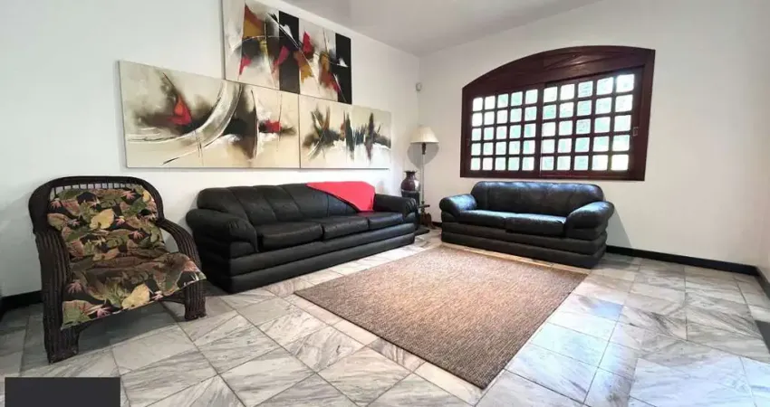 Casa com 04 quartos (01 suíte) 02 vagas no Bairro Jardim Sabará em Porto Alegre