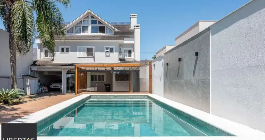 Casa alto padrão com 473m², piscina e 3 suítes no Ecoville – POA