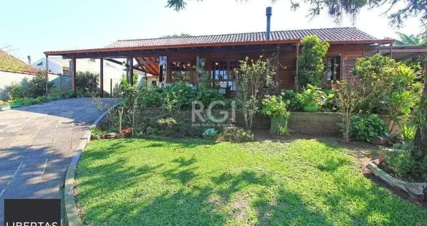 Casa para Venda - 205m², 2 dormitórios, sendo 1 suites, 4 vagas - Cristal