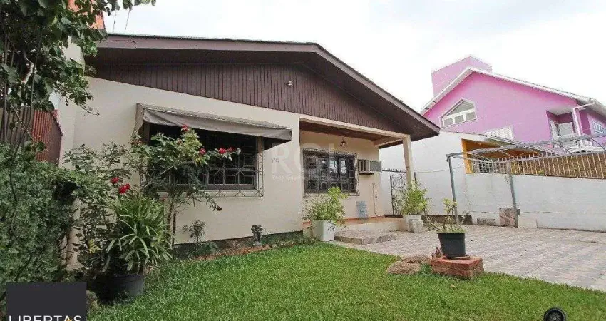Casa para Venda - 177.58m², 3 dormitórios, sendo 1 suites, 4 vagas - Guarujá