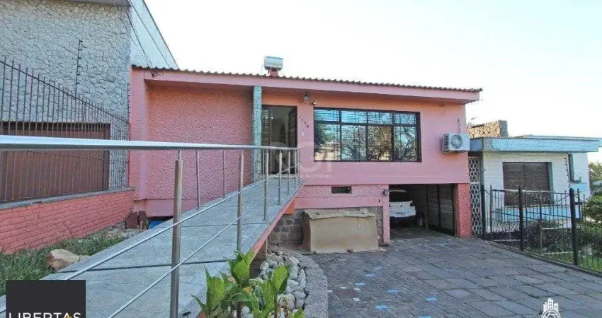 Casa para Venda - 500m², 5 dormitórios, sendo 2 suites, 5 vagas - Menino Deus