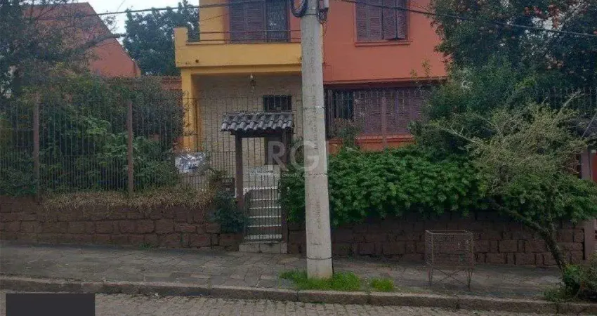 Casa para Venda - 220m², 3 dormitórios, 4 vagas - Teresópolis