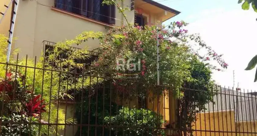 Casa com 3 quartos à venda na Rua Oscar Schneider, 47, Medianeira, Porto Alegre