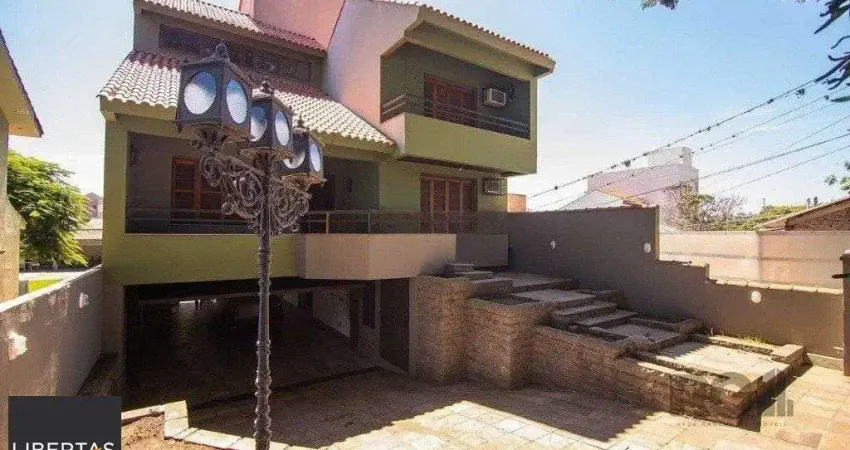 Casa para Venda - 443m², 3 dormitórios, 4 vagas - Alto Petrópolis