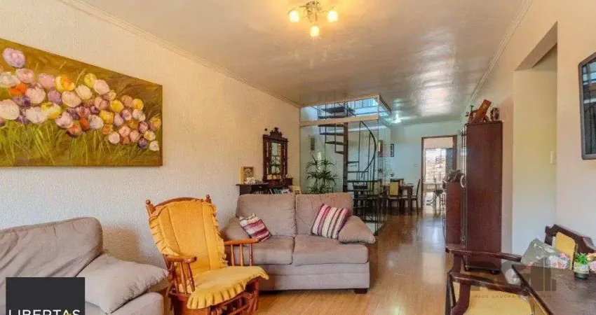 Casa 253m², 3 suítes, pátio, churrasqueira e vaga de garagem para 4 carros no bairro Nonoai