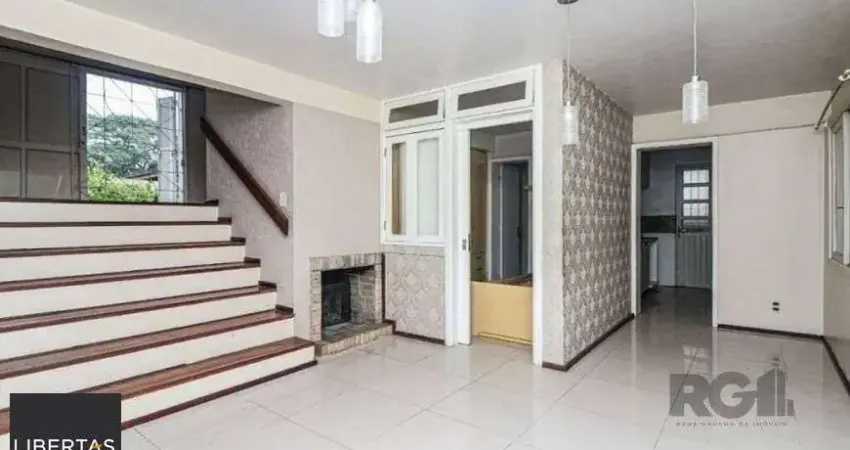 Excelente casa de 147m² com 3 dormitórios, 4 vagas e 1 piscina.