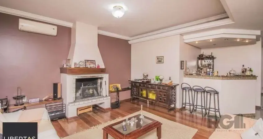 Casa de 329m² - 4 dormitórios, 1 suíte, 6 vagas no bairro Vila Jardim