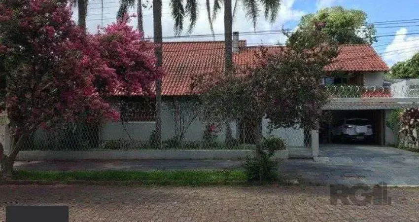 Casa com 4 quartos à venda na Avenida Cinco de Novembro, 109, Teresópolis, Porto Alegre
