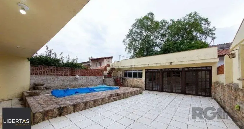 Casa para Venda - 450m², 4 dormitórios, sendo 3 suites, 5 vagas - Nonoai