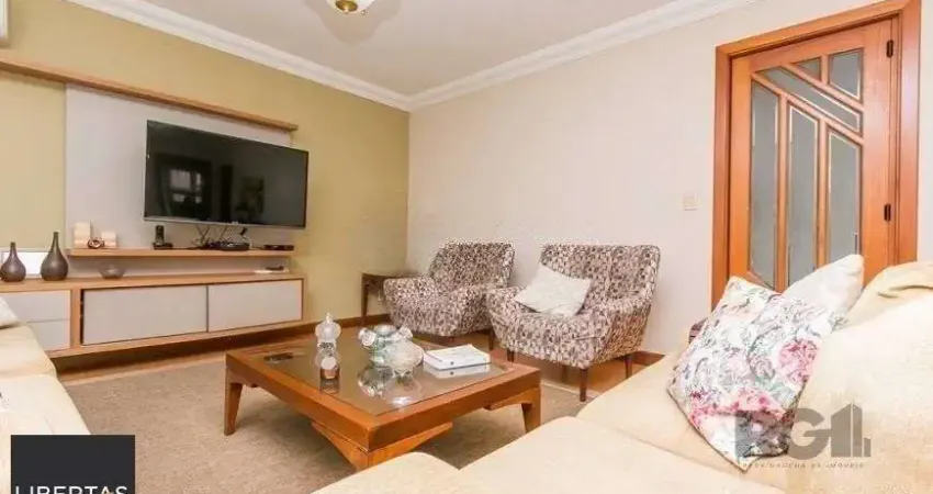 Casa de 380m² - 4 dormitórios, 2 suítes, 4 vagas no bairro Bom Jesus