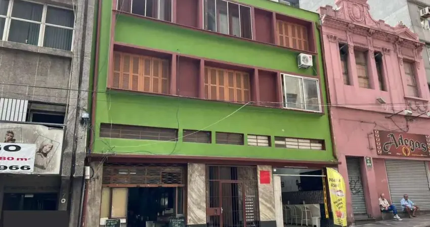 Apartamento com 03 quartos e 02 banheiros no Centro Histórico de Porto Alegre.