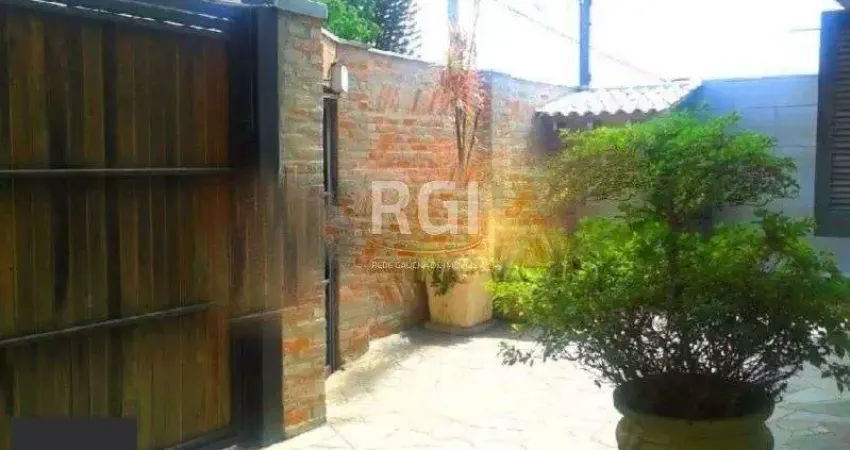 Casa para Venda - 290m², 4 dormitórios, sendo 1 suites, 3 vagas - Cristal