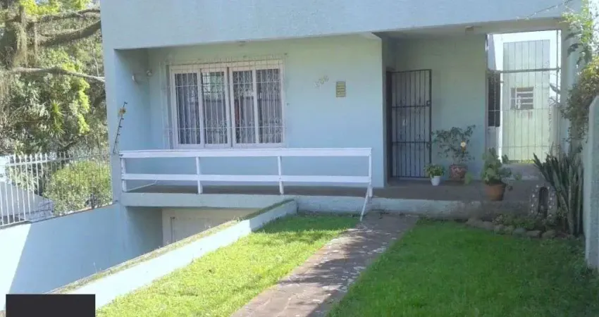 Casa para Venda - 220m², 3 dormitórios, sendo 1 suites, 2 vagas - Glória