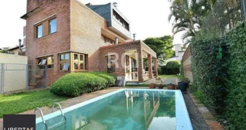 Casa para Venda - 276m², 3 dormitórios, sendo 1 suites, 5 vagas - Medianeira