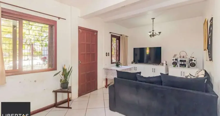 Casa com 4 quartos, 1 suíte , vaga de garagem e churrasqueira à venda em Sarandi.