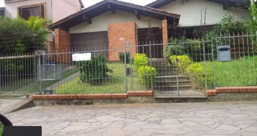 Casa para Venda - 400m², 3 dormitórios, sendo 1 suites, 2 vagas - Cristal