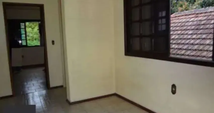 Casa para Venda - 190m², 3 dormitórios, sendo 1 suites, 1 vaga - Partenon