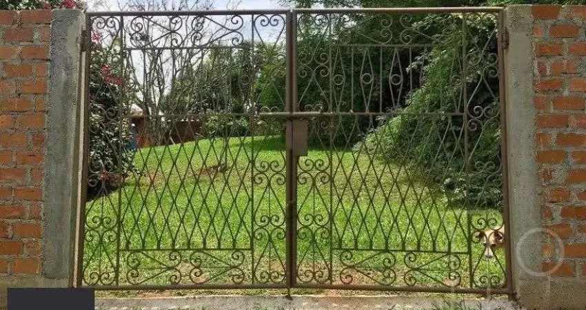 Casa para Venda - 570m², 3 dormitórios, sendo 1 suites, 2 vagas - Hípica