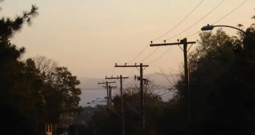 Terreno à venda na Rua Amapá, 1704, Vila Nova, Porto Alegre