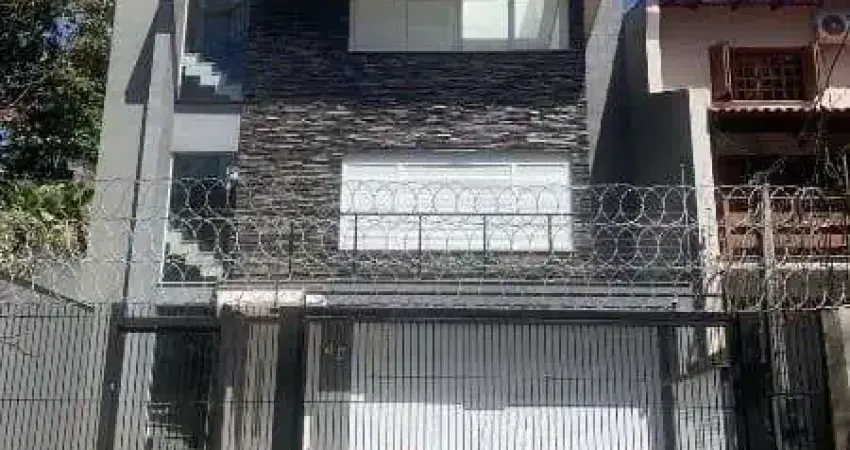 Casa com 3 dormitórios e suíte à Venda no Bairro Medianeira - Porto Alegre/RS