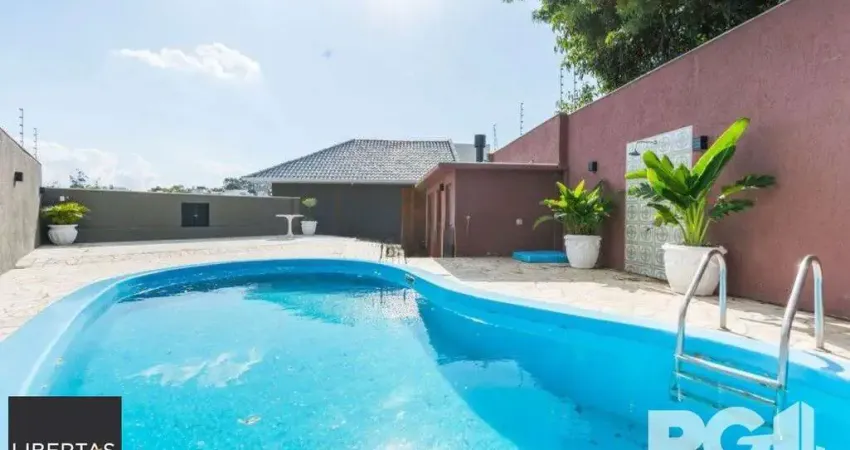Casa com piscina, 3 dormitórios, 258m² privativos, no Jardim Itu.