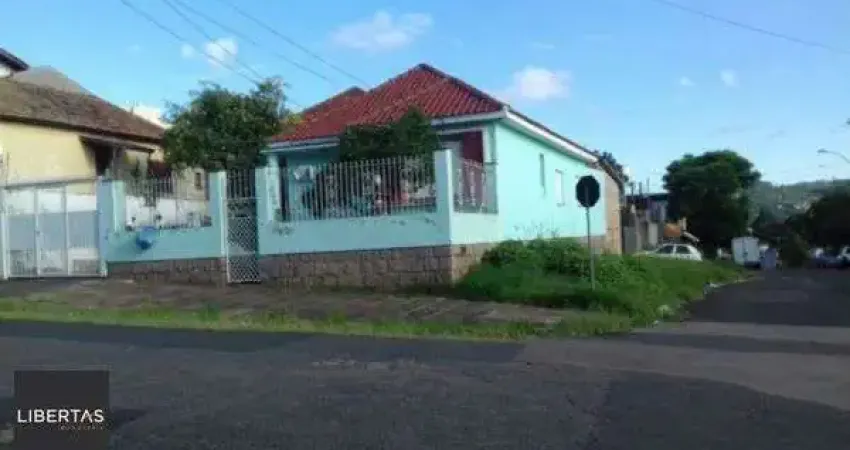 Casa com 3 quartos à venda na Rua Saudável, 94, Medianeira, Porto Alegre