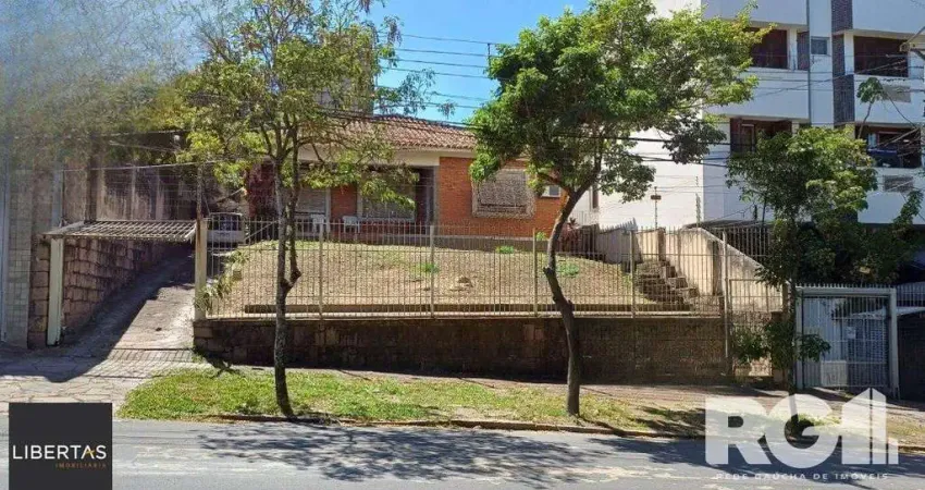 Casa com 3 quartos à venda na Rua Dário Pederneiras, 656, Petrópolis, Porto Alegre