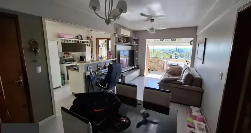 Apartamento amplo de 1 dormitório, 1 vaga, churrasqueira e área de serviço separada.