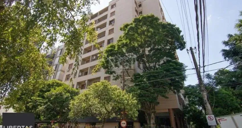 Apartamento de três dormitórios no bairro Independência em Porto Alegre.