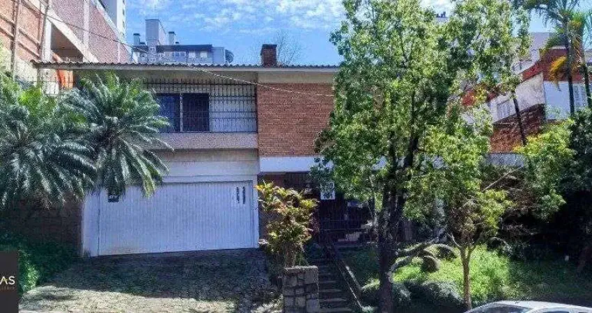 Casa ampla, terreno excelente tamanho, localização privilegiada em porto alegre