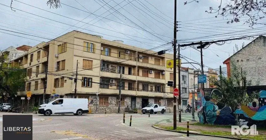 Apartamento a venda, 3 dormitórios reformado na joão alfredo.