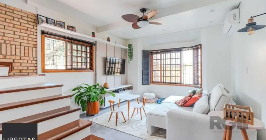 Casa em condomínio fechado, 3 dormitórios, suíte e duas vagas de garagem