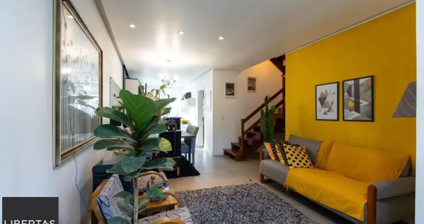 Sobrado com 2 dormitórios, sendo 1 ampla suíte com banheira de hidromassagem, 2 vagas.