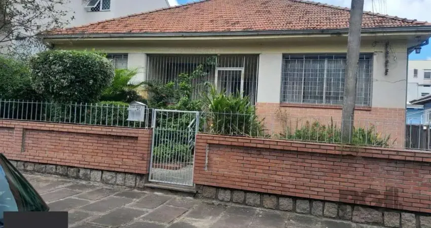 Casa de 5vquartos e 3 vagas de garagem no bairro Santana em Porto Alegre
